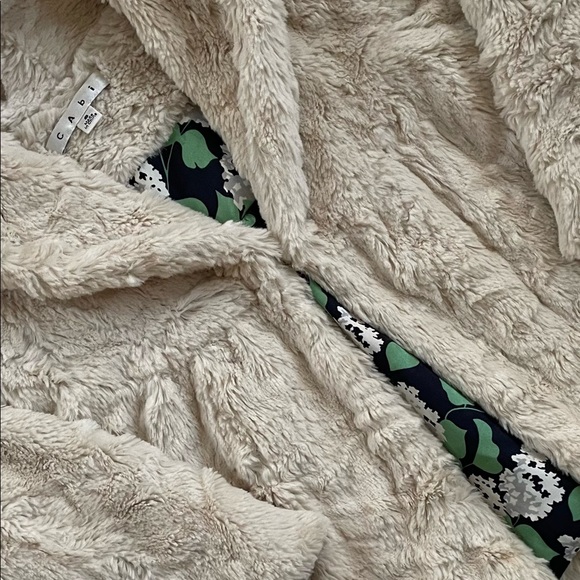 Cabi faux fur shrug in size small - Picture 1 of 4